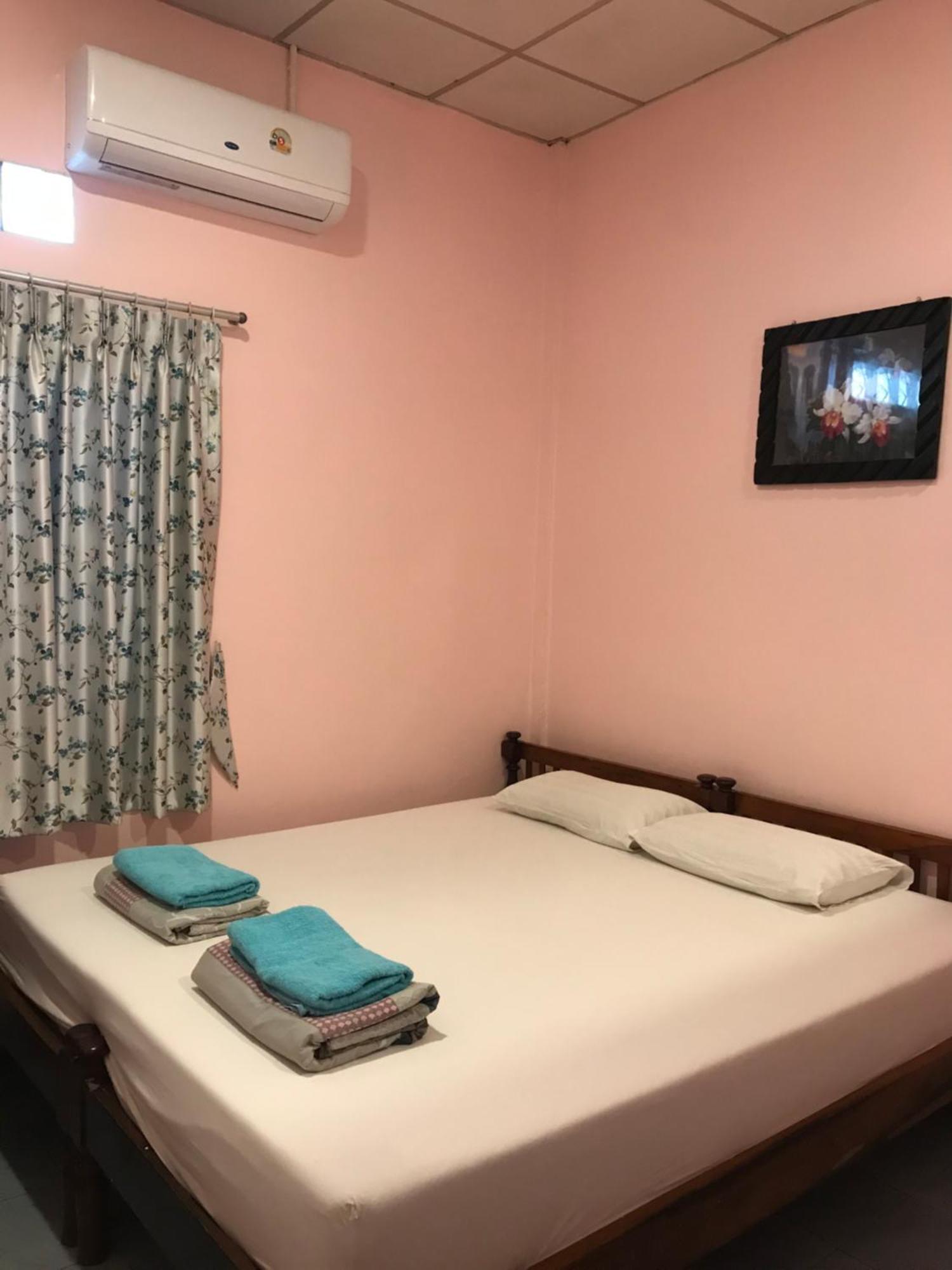Vitoonguesthouse2fanrooms & Aircondition 2*
