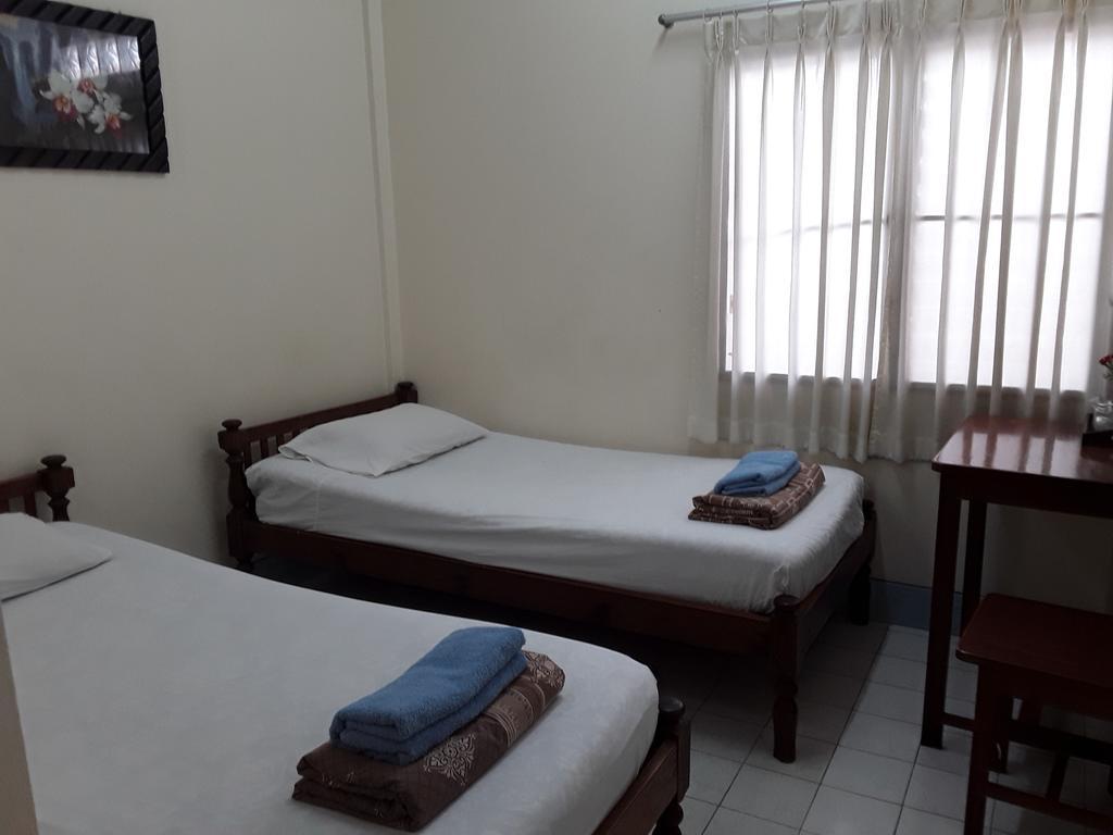 Vitoonguesthouse2fanrooms & Aircondition